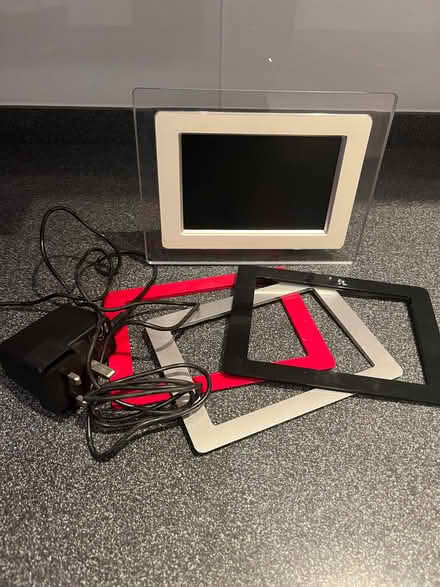 Photo of free Phillips digital photo frame (Southfields SW18) #2
