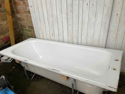 Photo of free Good quality acrylic bath (Gerrards Cross SL9) #1