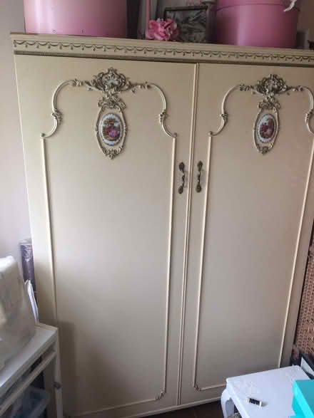 Photo of free Fragonard Armoire (Stoke Prior HR6) #1