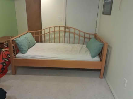 Photo of free Quaker Day Bed (Wallingford) #1