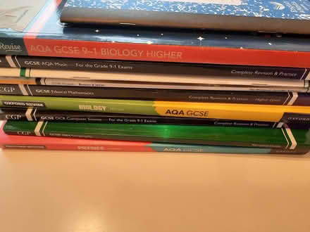 Photo of free GCSE revision guides (North baddesley SO52) #1