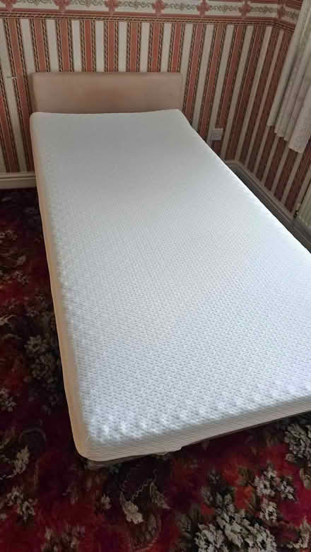 Photo of free single memory foam mattress topper (Moor Allerton LS17) #1