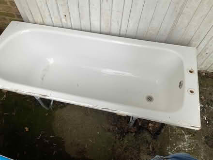 Photo of free Good quality acrylic bath (Gerrards Cross SL9) #3