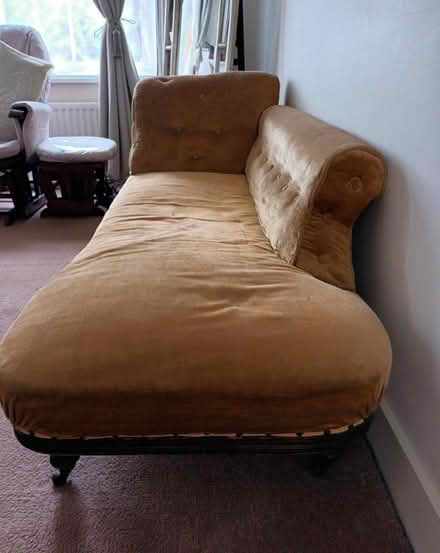 Photo of free Antique chaise longue (Victoria Park E3) #2