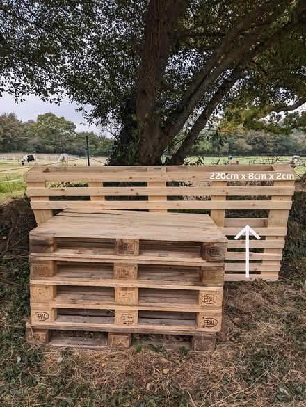 Photo of Wood to replace pallet panel (PL4 Greenbank.) #1