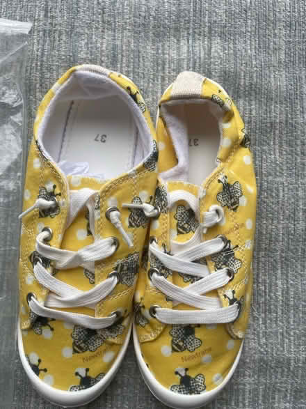 Photo of free Canvas Plimsoles Size 4 (Western Park LE3) #1