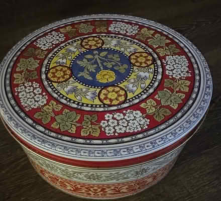 Photo of free Cake/Biscuit Tin (Chigwell IG7) #1