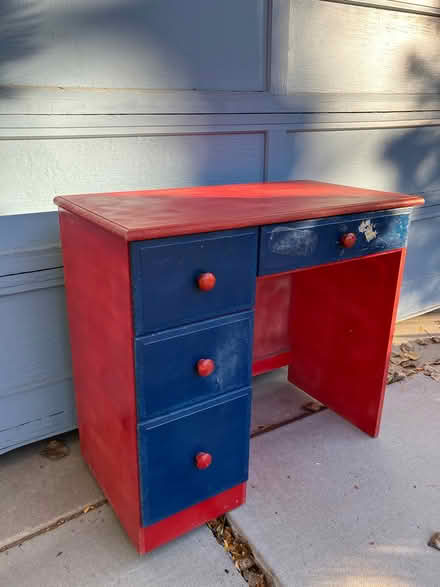 Photo of free Kid’s desk (Jefferson County) #2