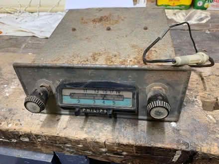 Photo of free Old 1950's Philips valve car radio (Marshalswick AL4) #1