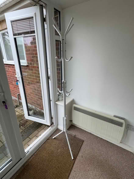 Photo of free White hat/coat stand (Stanford-Le-Hope SS17) #1