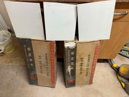 Photo of free White tiles (B736lp) #1