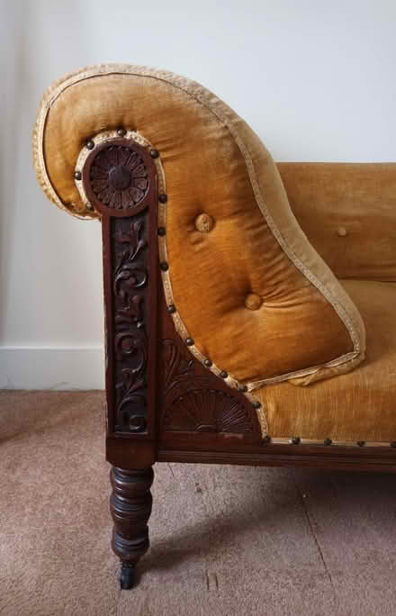 Photo of free Antique chaise longue (Victoria Park E3) #1