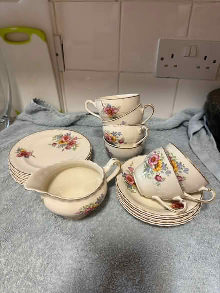 Photo of free Alfred Meakin Vintage tea set (Carshalton SM5) #1