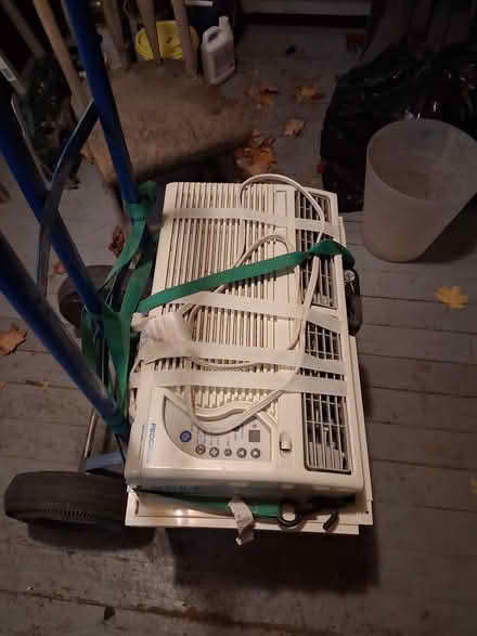 Photo of free Air conditioner (Old Ottawa South) #1