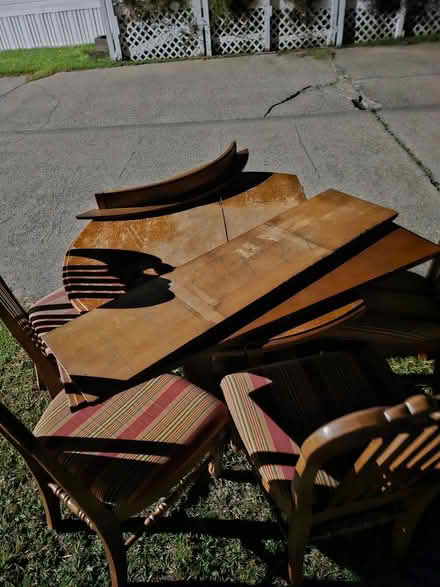 Photo of free Kitchen table for 4 (Slidell, eagle Lake mobiles.) #4