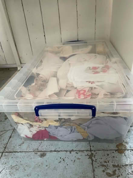 Photo of free box of fabric scraps (Praxis N16 Stoke Newington) #1