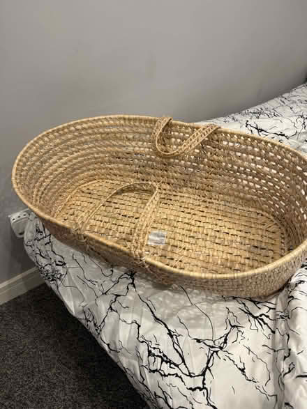 Photo of free Moses basket (Ealing Broadway W7) #3