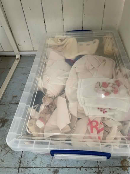 Photo of free box of fabric scraps (Praxis N16 Stoke Newington) #2