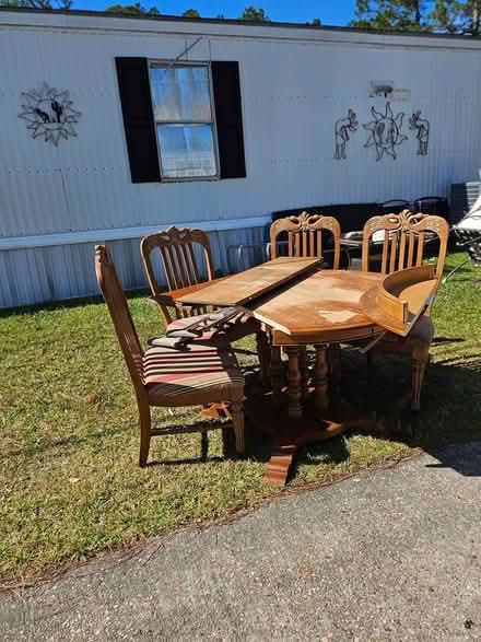 Photo of free Kitchen table for 4 (Slidell, eagle Lake mobiles.) #1