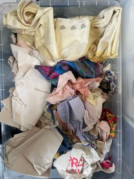 Photo of free box of fabric scraps (Praxis N16 Stoke Newington) #3