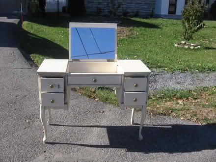 Photo of free Vanity Table (Stittsville) #1