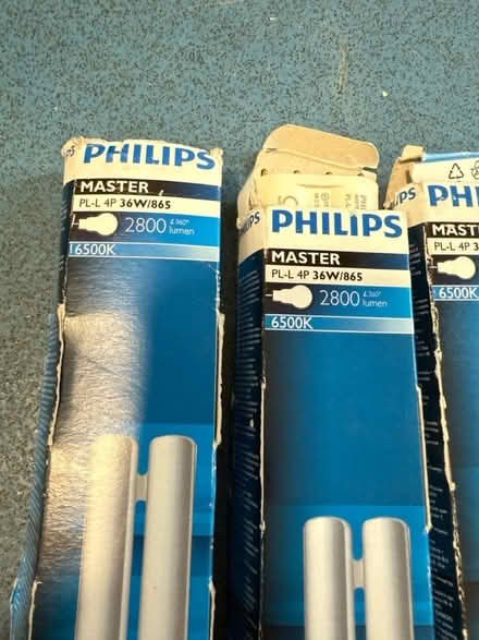 Photo of free Long bulbs new (Carshalton SM5) #1