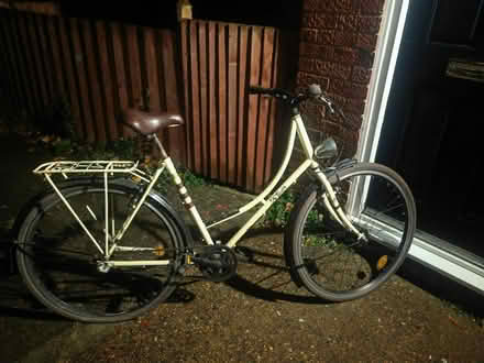 Photo of free B-Twin city bike (UB5 Northolt) #1