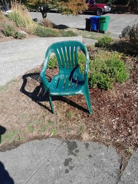 Photo of free Six plastic chairs (Wallingford) #1