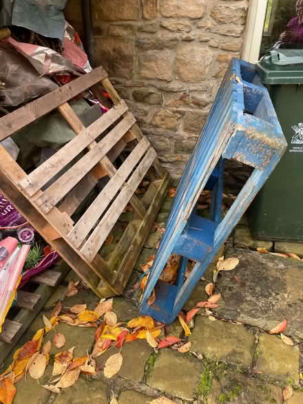 Photo of free 2 pallets - 1 heavy duty blue; 1 standard (Dutton PR3) #1