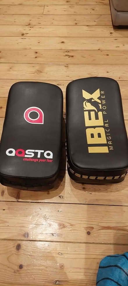 Photo of free Kick pads (Radcliffe M26) #2