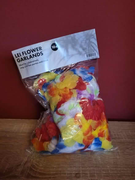 Photo of free 7 to 10 lei flower garlands (fake flower) (West Croydon CR0) #1