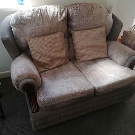 Photo of free 3 piee cottage suite (Milton weston super mare BS22) #1