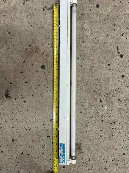 Photo of free Fluorescent light (Horsforth LS18) #1
