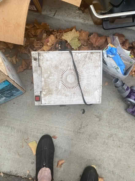 Photo of free Curb alert: hot plate, 220 oven (Community Center) #2