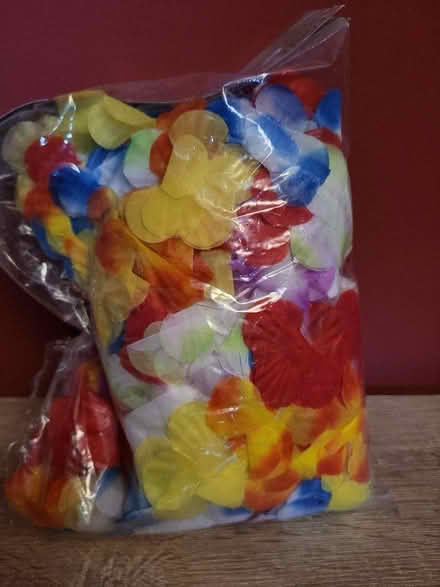 Photo of free 7 to 10 lei flower garlands (fake flower) (West Croydon CR0) #2