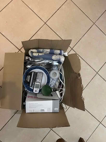 Photo of free Plates cutlery & bits and bobs (Harrow on the Hill HA1) #3