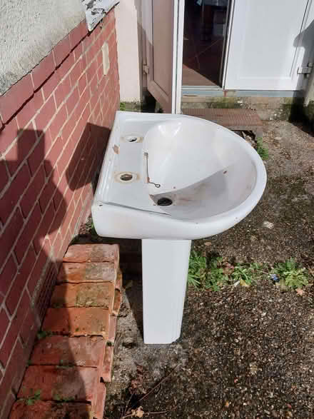Photo of free Sink (Locks Heath SO31) #1