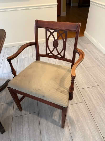 Photo of free 6 dining room chairs (Chelmsford, MA) #4