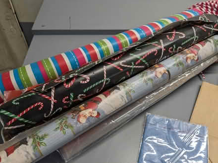 Photo of free Gift Wrapping Supplies (Wayne, Annapolis/Wayne Rd) #2