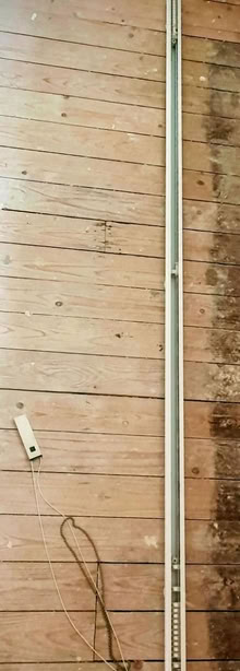 Photo of free 6 foot vertical blind track (HP2 5JJ) #1