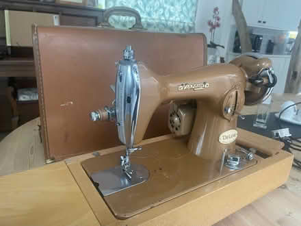 Photo of free Vintage sewing machine (Robertsbridge TN32) #2