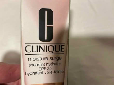 Photo of free Clinique, tinted moisture surge. (IP1) #1
