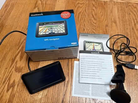 Photo of free Garmin GPS - no battery, old maps (Redwood City, Selby/El Camino) #1