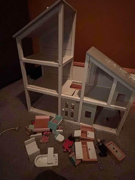 Photo of free Dolls house (Horsforth LS18) #1