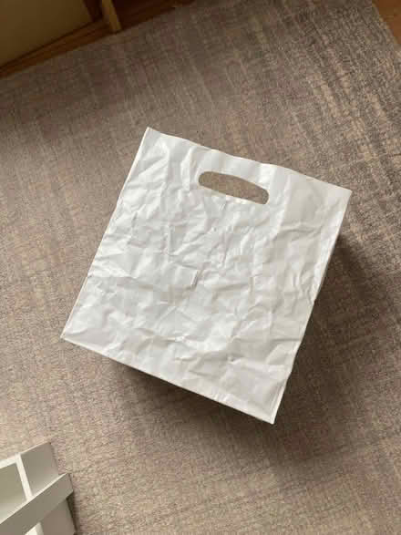 Photo of free Plastic bathroom bin. (islington N1) #1