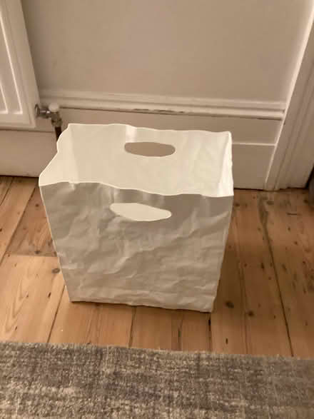 Photo of free Plastic bathroom bin. (islington N1) #2