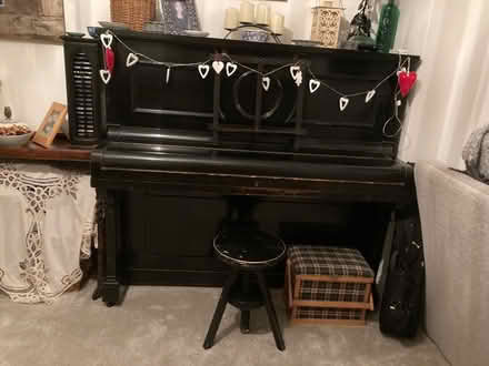 Photo of free Up right piano. It has a beautiful tone. (Ludlow SY8) #2