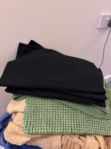 Photo of free Pillow cases & double bedding & bath mat (Micklefield HP13) #2