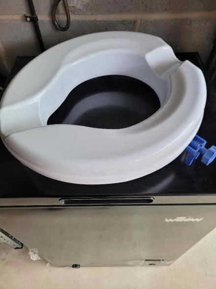 Photo of free Toilet seat (Sleaford NG34) #1