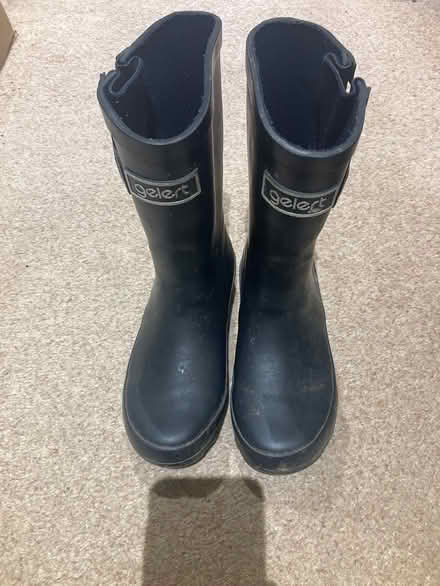 Photo of free Child’s wellies (Coulsdon, nr, train station) #1